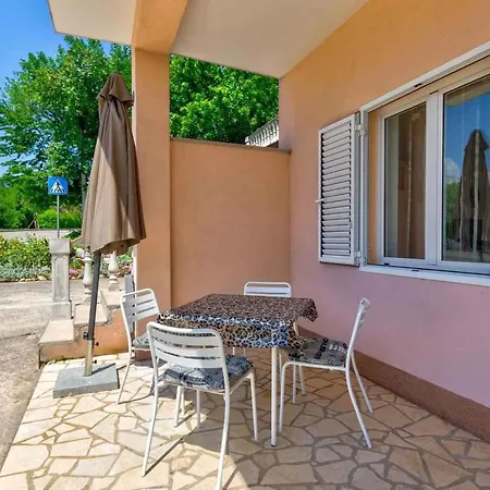 Appartamento One-bedroom Near Sea 3