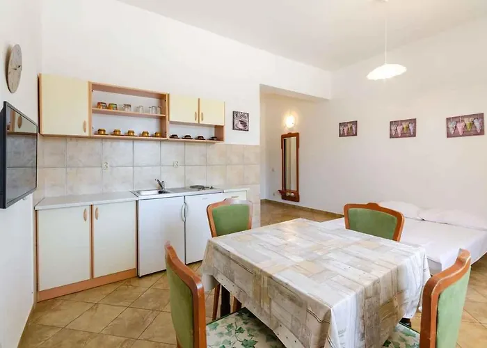 One-bedroom Near Sea 3 Apartman *