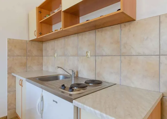 Apartman One-bedroom Near Sea 3