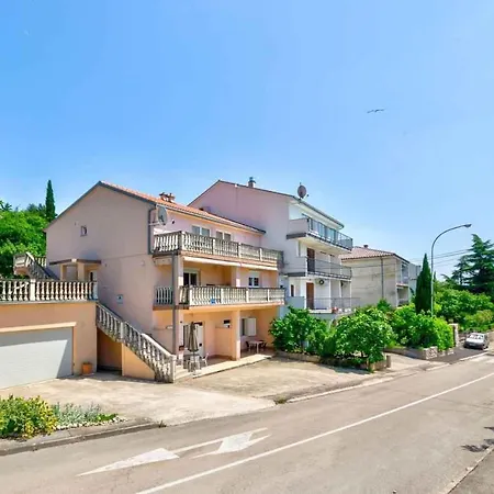 One-bedroom Near Sea 3 Apartment *