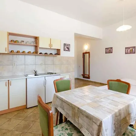 One-bedroom Near Sea 3 *