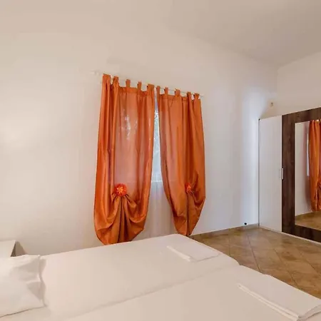One-bedroom Near Sea 3 Apartment *