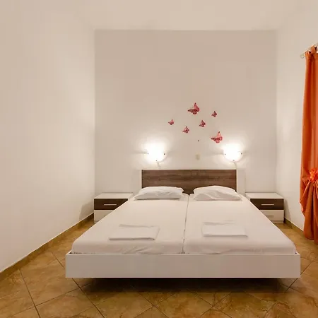 One-bedroom Near Sea 3 *
